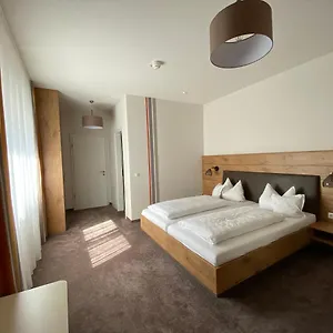 Hotel Hotel-pension Scharl Am Maibaum, Eitting